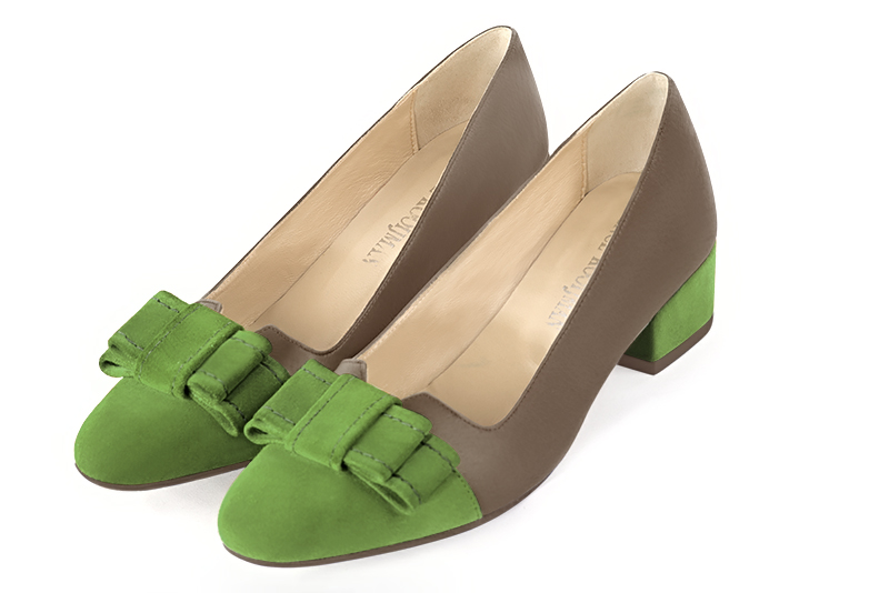 Grass green and taupe brown women's dress pumps, with a knot on the front. Round toe. Low block heels. Front view - Florence KOOIJMAN